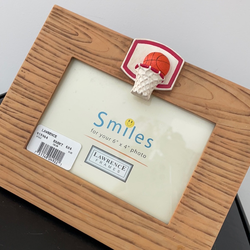 BASKETBALL FRAME BY LAWRENCE FRAMES 6”X 4”